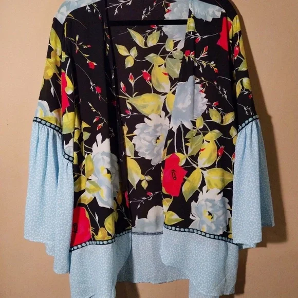 The Pioneer Woman Floral Tunic with Black and Blue Accents - Picture 6 of 8